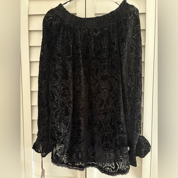 Knox Rose NWT Black Velvet Burnout Long Sleeve Ruffle Cuff Top Size Medium - Picture 7 of 11